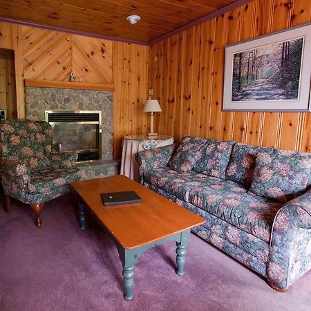 Pow Wow Point Lodge Huntsville Bagian luar foto