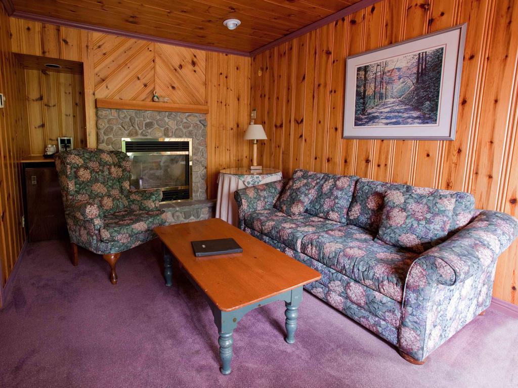 Pow Wow Point Lodge Huntsville Bagian luar foto